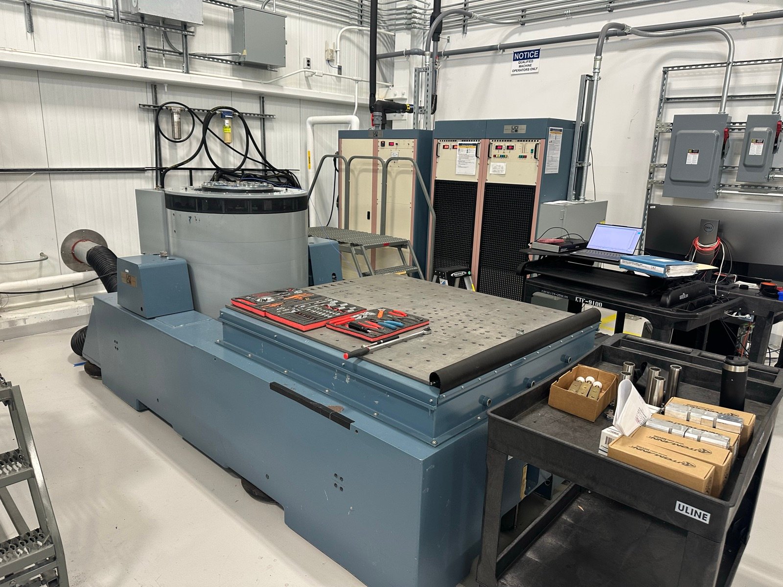 Electrodynamic shaker and slip table